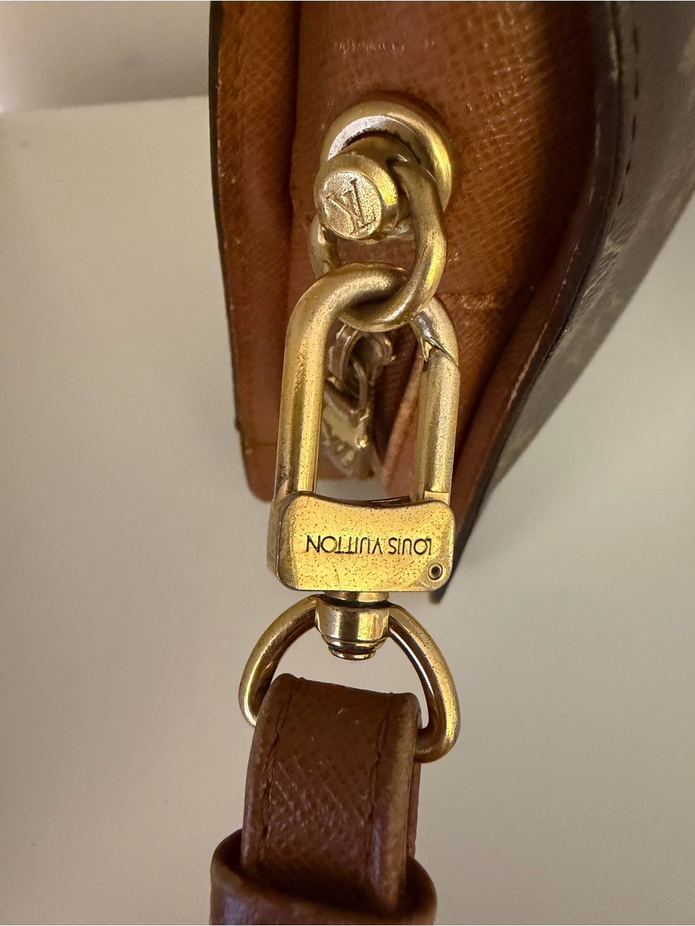Louis Vuitton Monogram Pochette Accessoires Wristlet

Description: - Picture 2 of 11